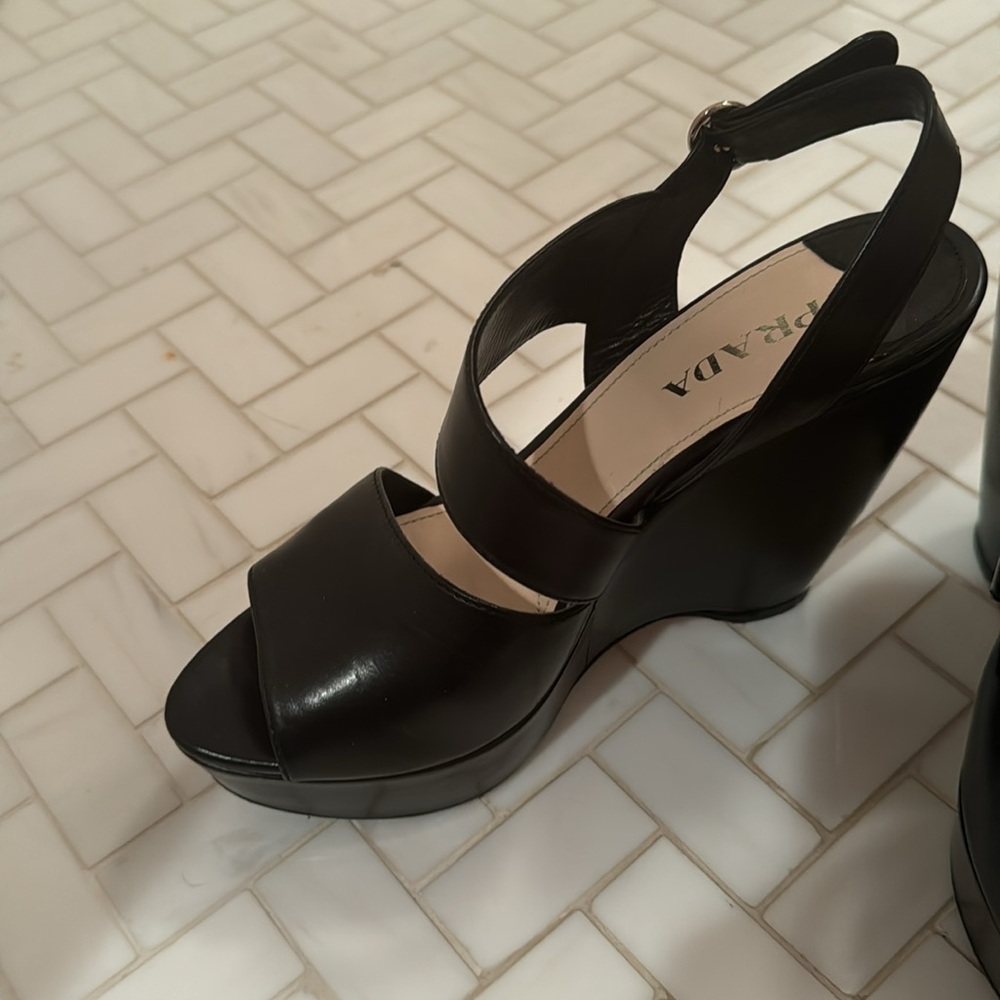 Prada black leather heel - Picture 2 of 8